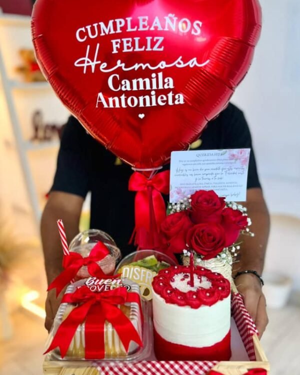 Desayuno tradicional con pastelitos