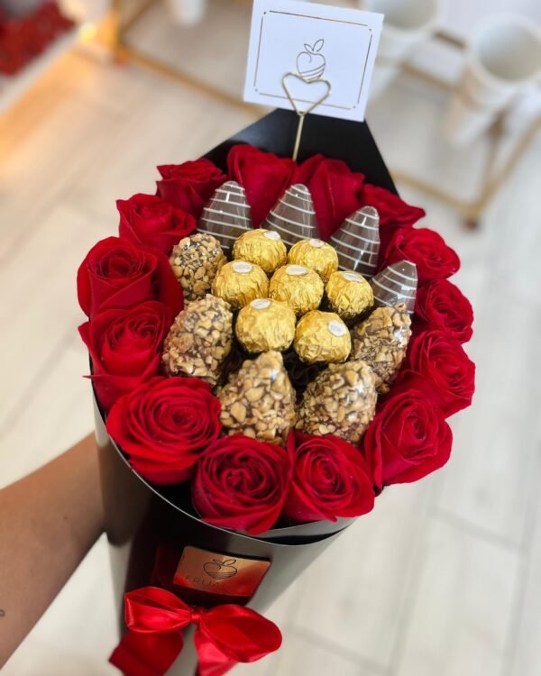 Cono de Rosas, Fresas y Ferreros