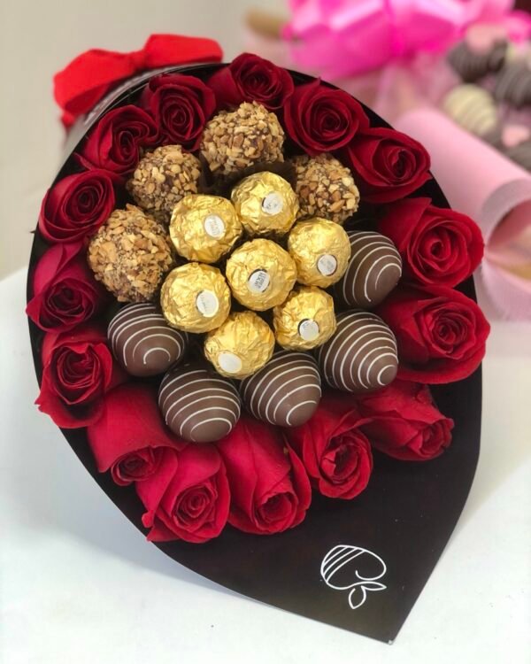 Cono de Rosas, Fresas y Ferreros