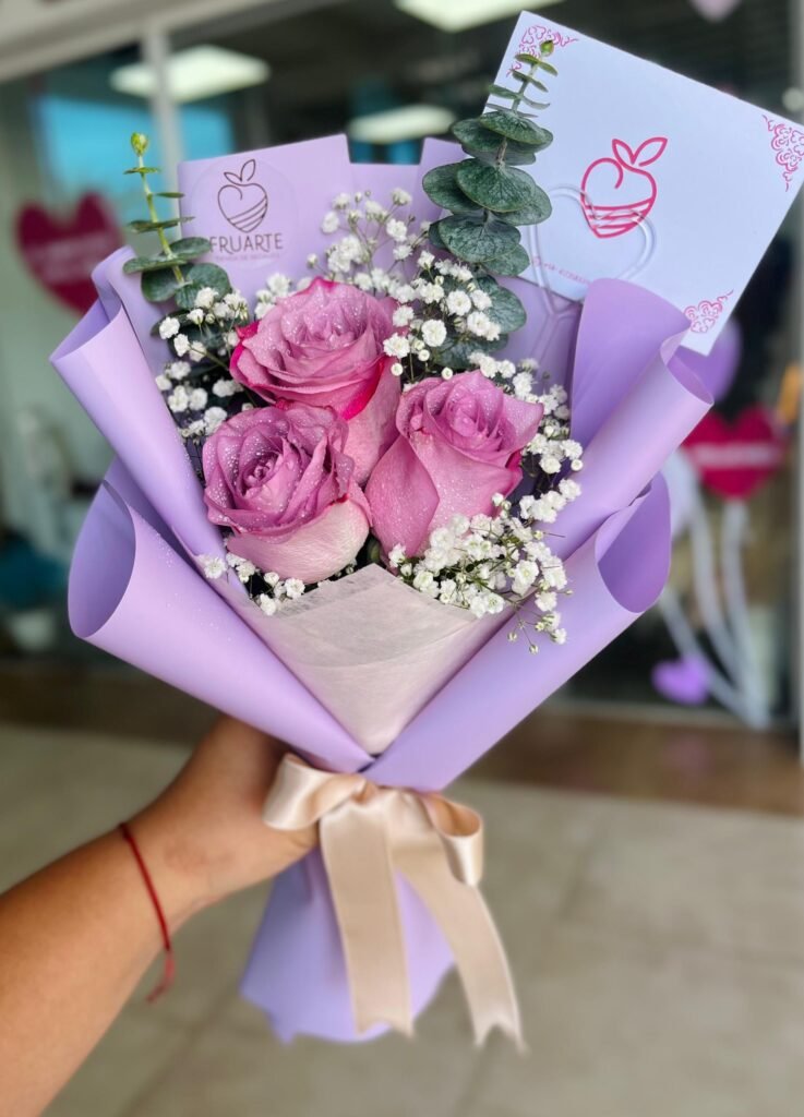 15$ - Bouquet sencillo de 3 rosas