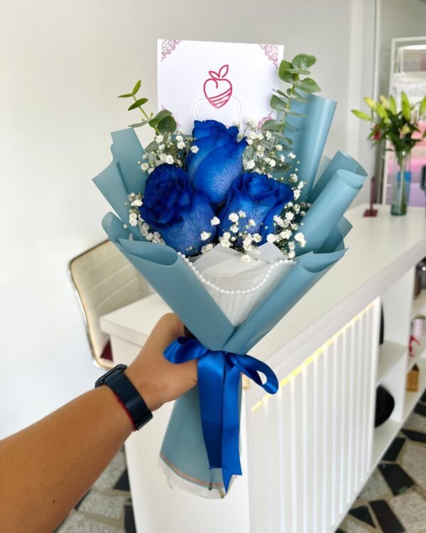 15$ – Bouquet sencillo de 3 rosas