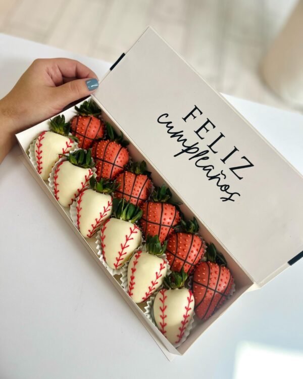 Caja de 12 Fresas Personalizadas