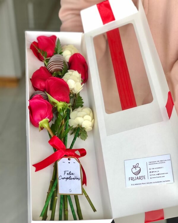 Caja de Rosas y Fresas