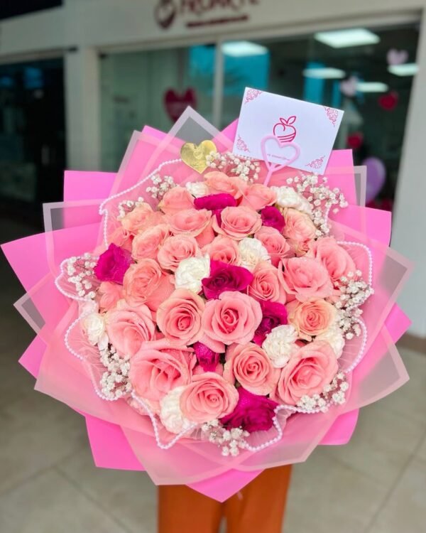 Bouquet de rosas y clavellinas.